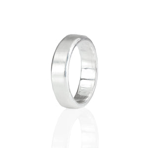 5mm Bevelled Edge Wedding Ring in 18ct Gold