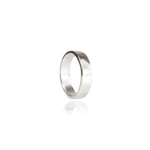 5mm Hammered Wedding Ring in 18ct Gold