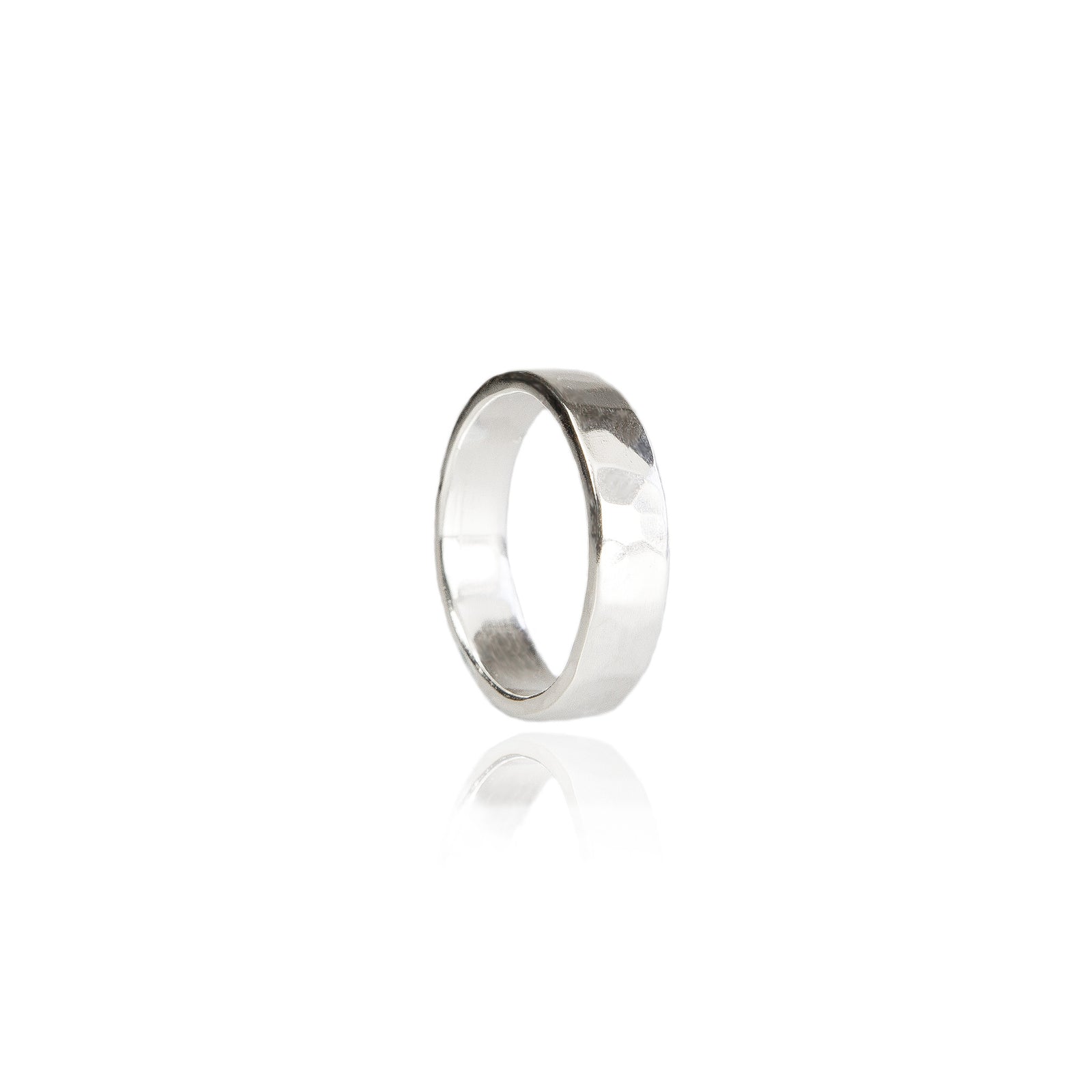 5mm Hammered Wedding Ring in 18ct Gold